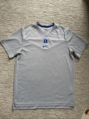 Never worn Duke Nike Dri-Fit Sidelines shirt Size L